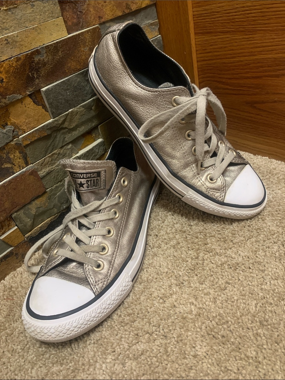 Converse Metallic Silver Low-Top Sneakers men’s 6/ woman’s 8 homecoming style
